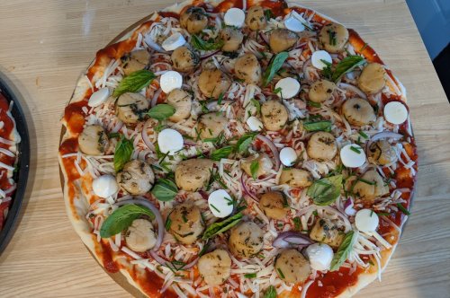 Pizza Maison / Pétoncles et Basilic Italien sur le BBQ
